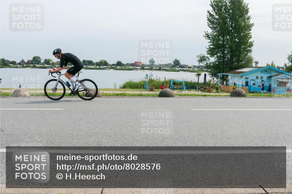 21.06.2025 - 27. Vierlanden-Triathlon H.Heesch http://msf.ph/oto/8028576 15.06.2025 11:25:03 Radfahren 22, 81, 693, 970 meine-sportfotos.de
