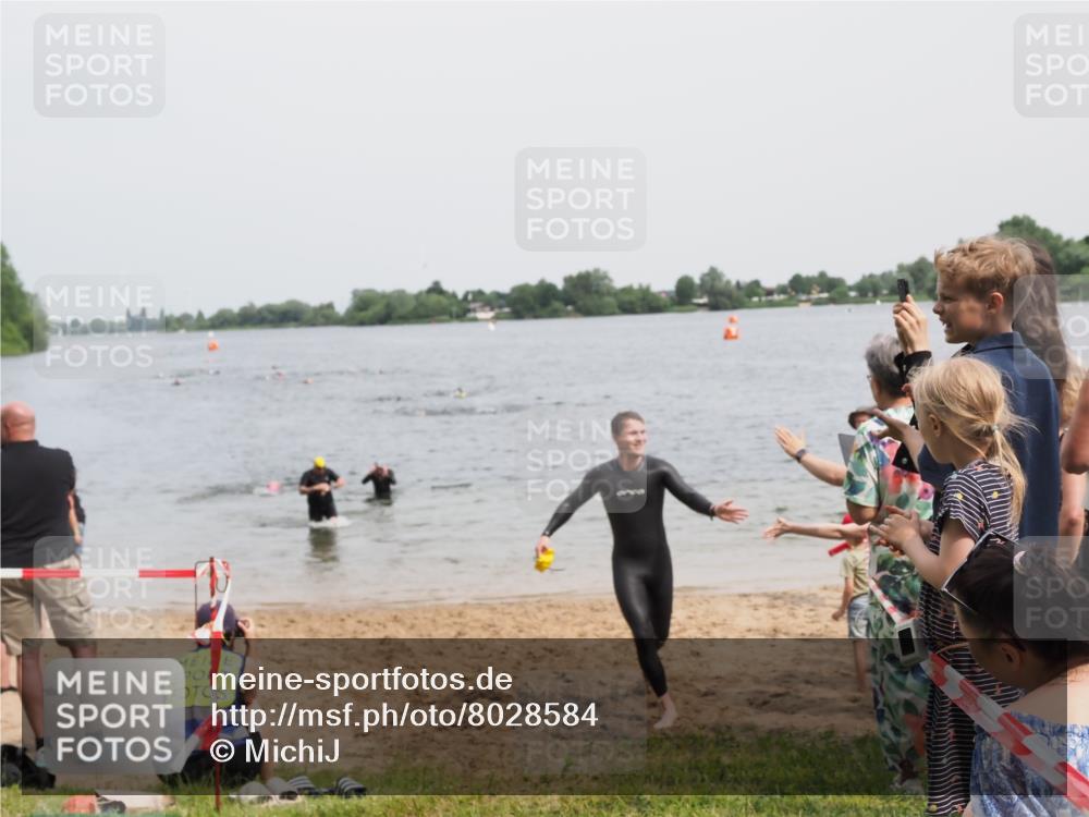 21.06.2025 - 27. Vierlanden-Triathlon MichiJ http://msf.ph/oto/8028584 15.06.2026 10:58:47 Schwimmen 667, 684, 743, 747, 760 meine-sportfotos.de