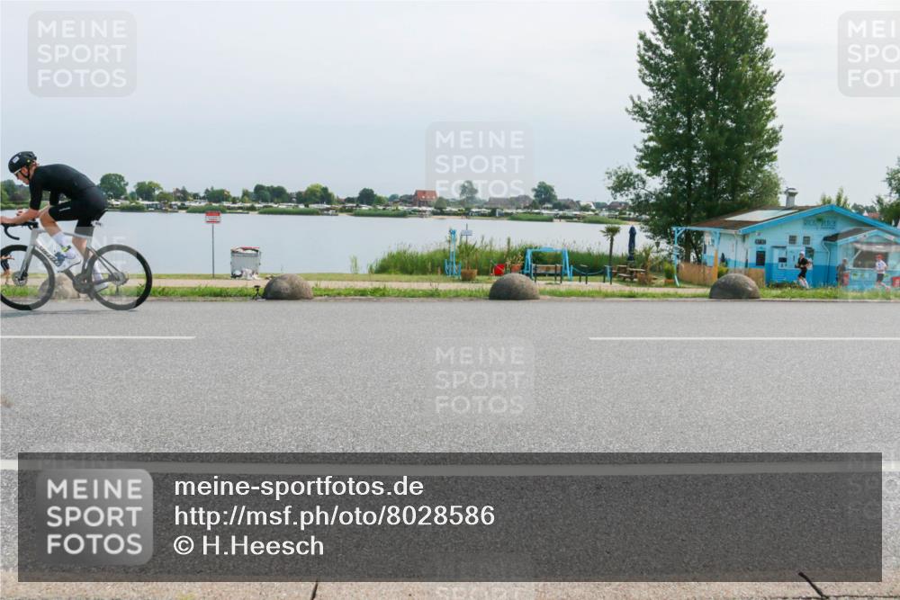 21.06.2025 - 27. Vierlanden-Triathlon H.Heesch http://msf.ph/oto/8028586 15.06.2025 11:25:03 Radfahren 22, 81, 693, 970 meine-sportfotos.de
