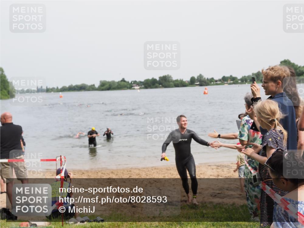 21.06.2025 - 27. Vierlanden-Triathlon MichiJ http://msf.ph/oto/8028593 15.06.2026 10:58:47 Schwimmen 667, 684, 743, 747, 760 meine-sportfotos.de