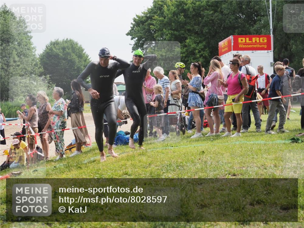15.06.2025 - 27. Vierlanden-Triathlon KatJ http://msf.ph/oto/8028597 15.06.2025 11:03:37 Schwimmen 645, 766, 793, 810, 822 meine-sportfotos.de