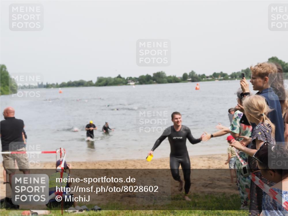 21.06.2025 - 27. Vierlanden-Triathlon MichiJ http://msf.ph/oto/8028602 15.06.2026 10:58:47 Schwimmen 667, 684, 743, 747, 760 meine-sportfotos.de