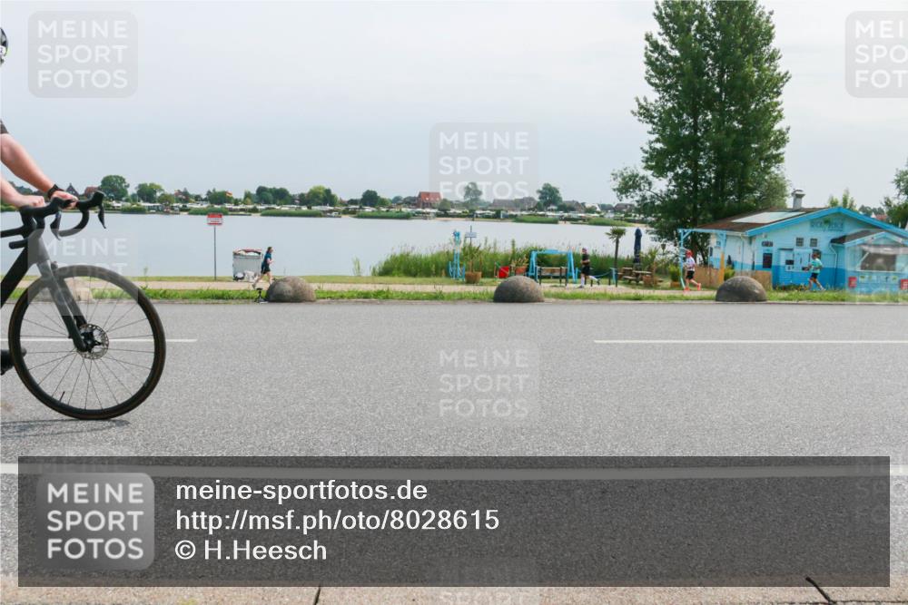 21.06.2025 - 27. Vierlanden-Triathlon H.Heesch http://msf.ph/oto/8028615 15.06.2025 11:25:07 Radfahren 22, 29, 81, 970 meine-sportfotos.de