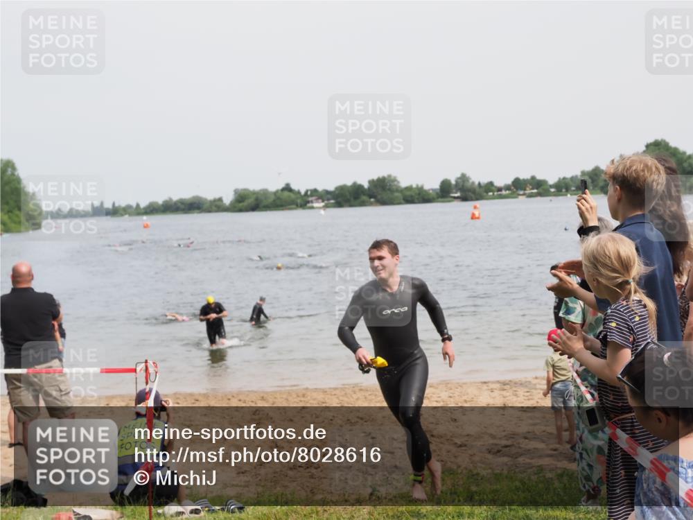 21.06.2025 - 27. Vierlanden-Triathlon MichiJ http://msf.ph/oto/8028616 15.06.2026 10:58:48 Schwimmen 667, 684, 743, 760 meine-sportfotos.de