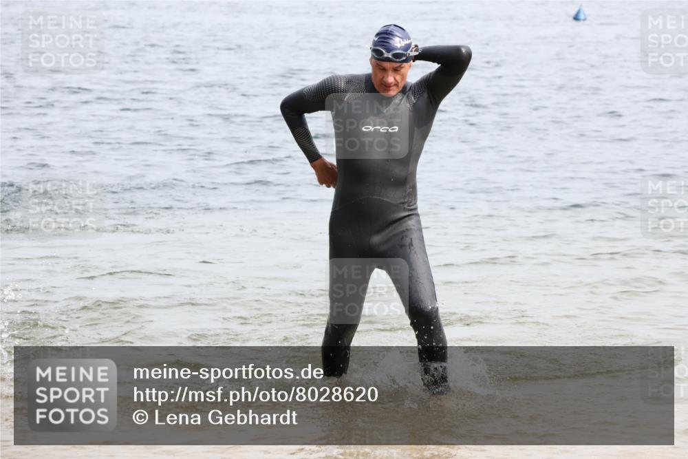 15.06.2025 - 27. Vierlanden-Triathlon Lena Gebhardt http://msf.ph/oto/8028620 15.06.2025 11:03:28 Schwimmen 645, 766, 793, 810, 822 meine-sportfotos.de
