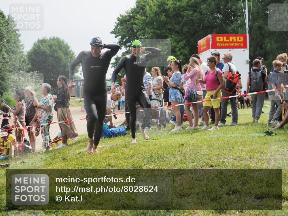 15.06.2025 - 27. Vierlanden-Triathlon KatJ http://msf.ph/oto/8028624 15.06.2025 11:03:37 Schwimmen 645, 766, 793, 810, 822 meine-sportfotos.de