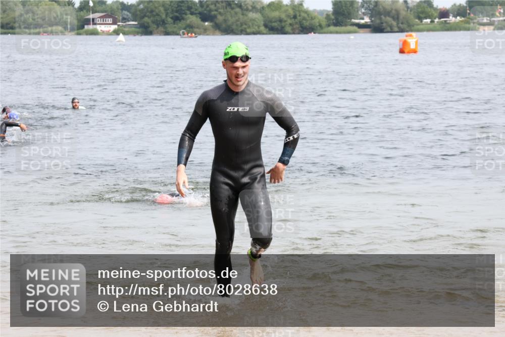 15.06.2025 - 27. Vierlanden-Triathlon Lena Gebhardt http://msf.ph/oto/8028638 15.06.2025 11:03:29 Schwimmen 645, 766, 793, 810, 822 meine-sportfotos.de