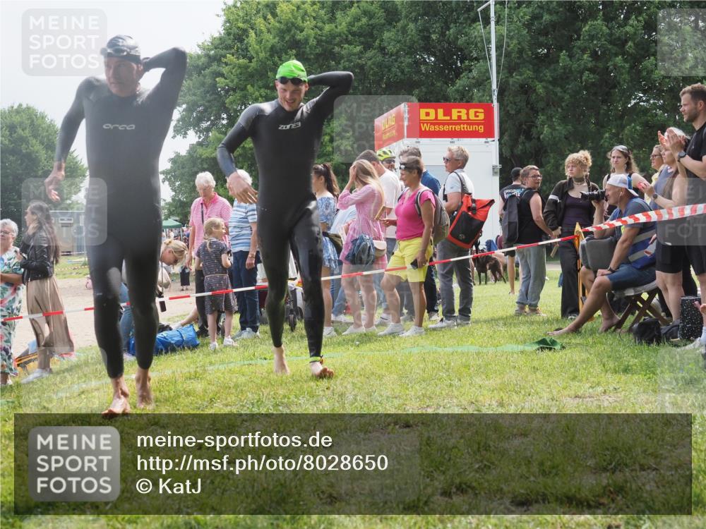 15.06.2025 - 27. Vierlanden-Triathlon KatJ http://msf.ph/oto/8028650 15.06.2025 11:03:38 Schwimmen 645, 766, 793, 810, 822 meine-sportfotos.de