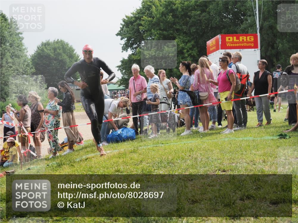 15.06.2025 - 27. Vierlanden-Triathlon KatJ http://msf.ph/oto/8028697 15.06.2025 11:03:42 Schwimmen 766, 810, 822 meine-sportfotos.de