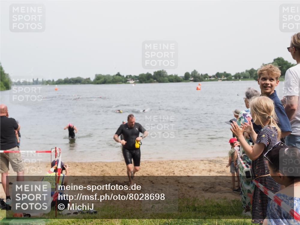 21.06.2025 - 27. Vierlanden-Triathlon MichiJ http://msf.ph/oto/8028698 15.06.2026 10:58:54 Schwimmen 709, 743, 760 meine-sportfotos.de