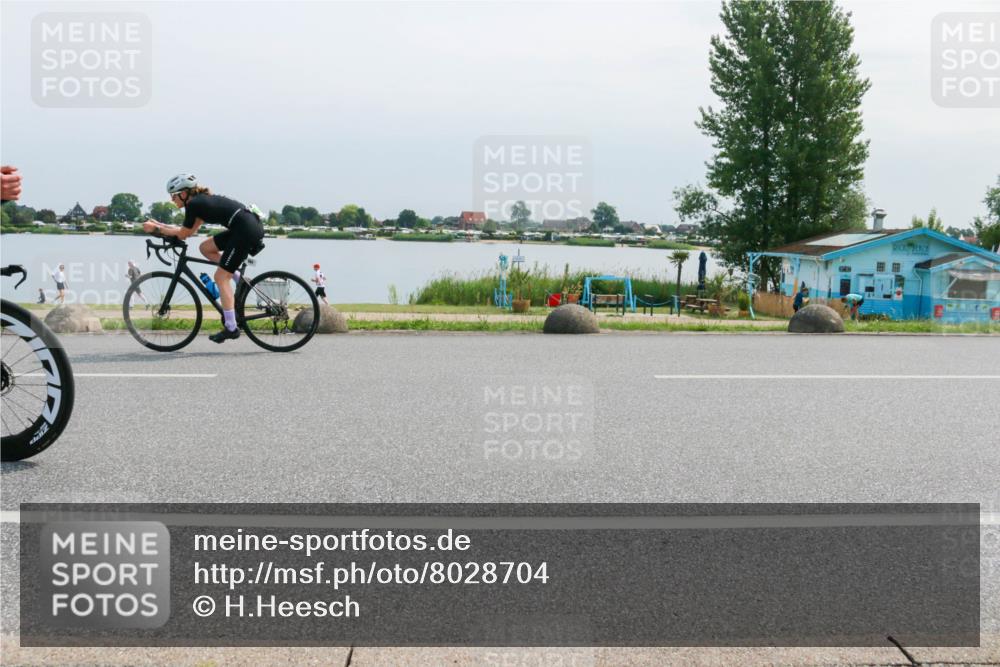 21.06.2025 - 27. Vierlanden-Triathlon H.Heesch http://msf.ph/oto/8028704 15.06.2025 11:25:14 Radfahren 29, 726, 944 meine-sportfotos.de