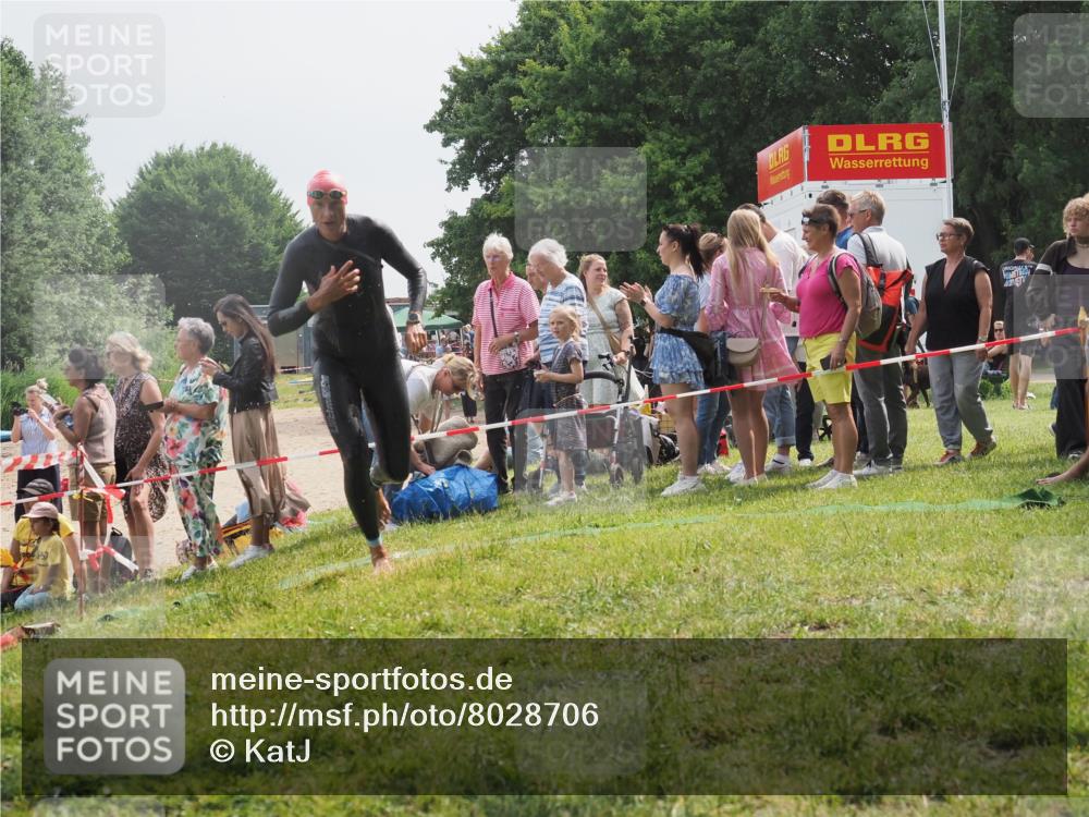 15.06.2025 - 27. Vierlanden-Triathlon KatJ http://msf.ph/oto/8028706 15.06.2025 11:03:42 Schwimmen 766, 810, 822 meine-sportfotos.de