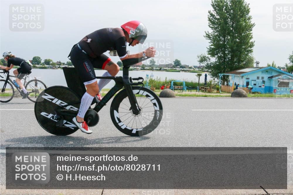 21.06.2025 - 27. Vierlanden-Triathlon H.Heesch http://msf.ph/oto/8028711 15.06.2025 11:25:15 Radfahren 29, 726, 927, 944 meine-sportfotos.de
