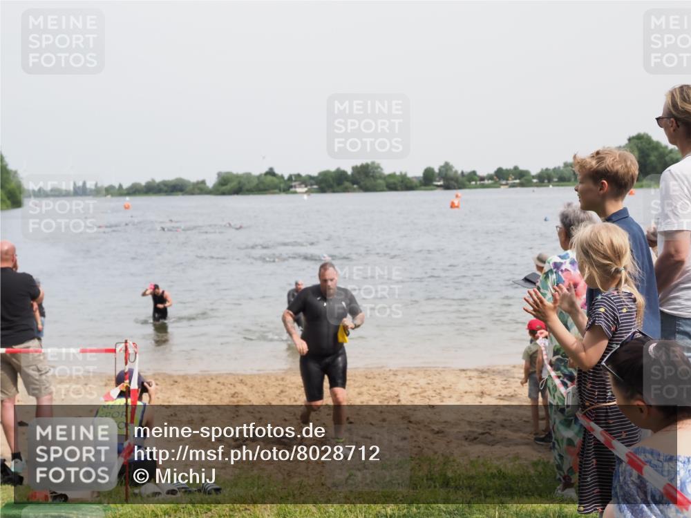 21.06.2025 - 27. Vierlanden-Triathlon MichiJ http://msf.ph/oto/8028712 15.06.2026 10:58:54 Schwimmen 709, 743, 760 meine-sportfotos.de