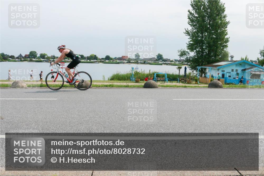 21.06.2025 - 27. Vierlanden-Triathlon H.Heesch http://msf.ph/oto/8028732 15.06.2025 11:25:16 Radfahren 726, 927, 944 meine-sportfotos.de