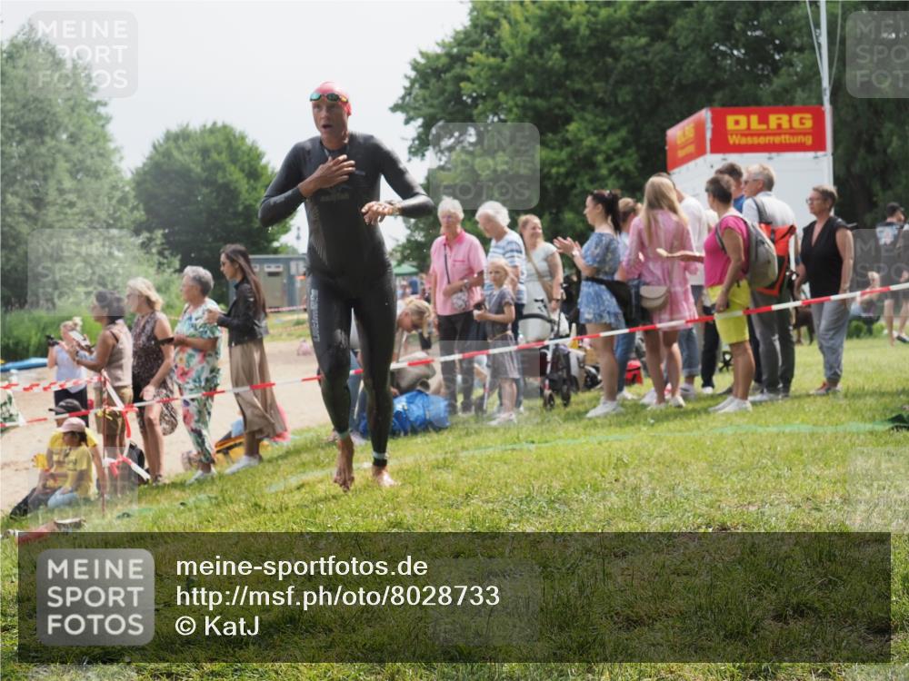 15.06.2025 - 27. Vierlanden-Triathlon KatJ http://msf.ph/oto/8028733 15.06.2025 11:03:42 Schwimmen 766, 810, 822 meine-sportfotos.de