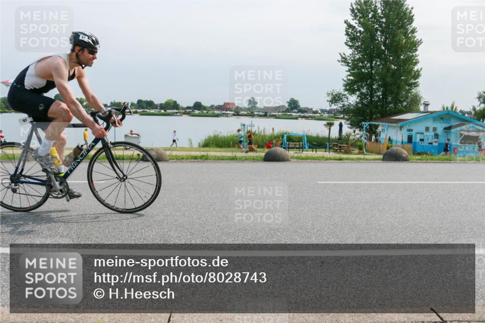 21.06.2025 - 27. Vierlanden-Triathlon H.Heesch http://msf.ph/oto/8028743 15.06.2025 11:25:25 Radfahren 68, 97 meine-sportfotos.de