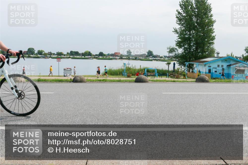 21.06.2025 - 27. Vierlanden-Triathlon H.Heesch http://msf.ph/oto/8028751 15.06.2025 11:25:26 Radfahren 68, 97, 792 meine-sportfotos.de
