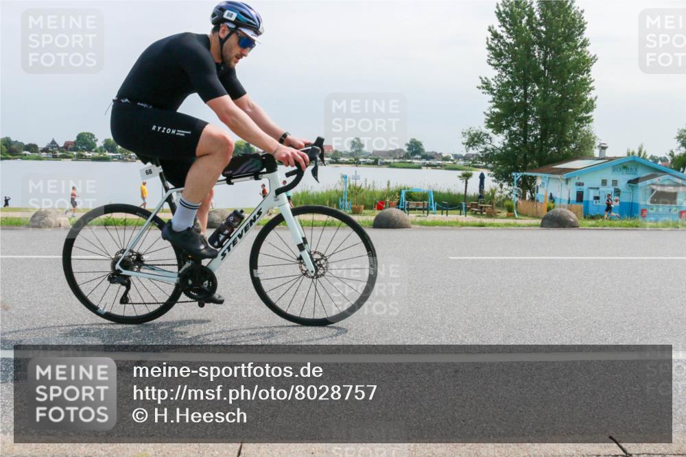 21.06.2025 - 27. Vierlanden-Triathlon H.Heesch http://msf.ph/oto/8028757 15.06.2025 11:25:26 Radfahren 68, 97, 792 meine-sportfotos.de