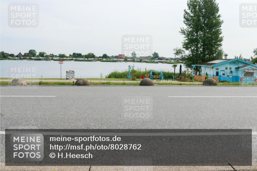 15.06.2025 - 27. Vierlanden-Triathlon H.Heesch http://msf.ph/oto/8028762 15.06.2025 10:28:59 Radfahren 104, 313 meine-sportfotos.de