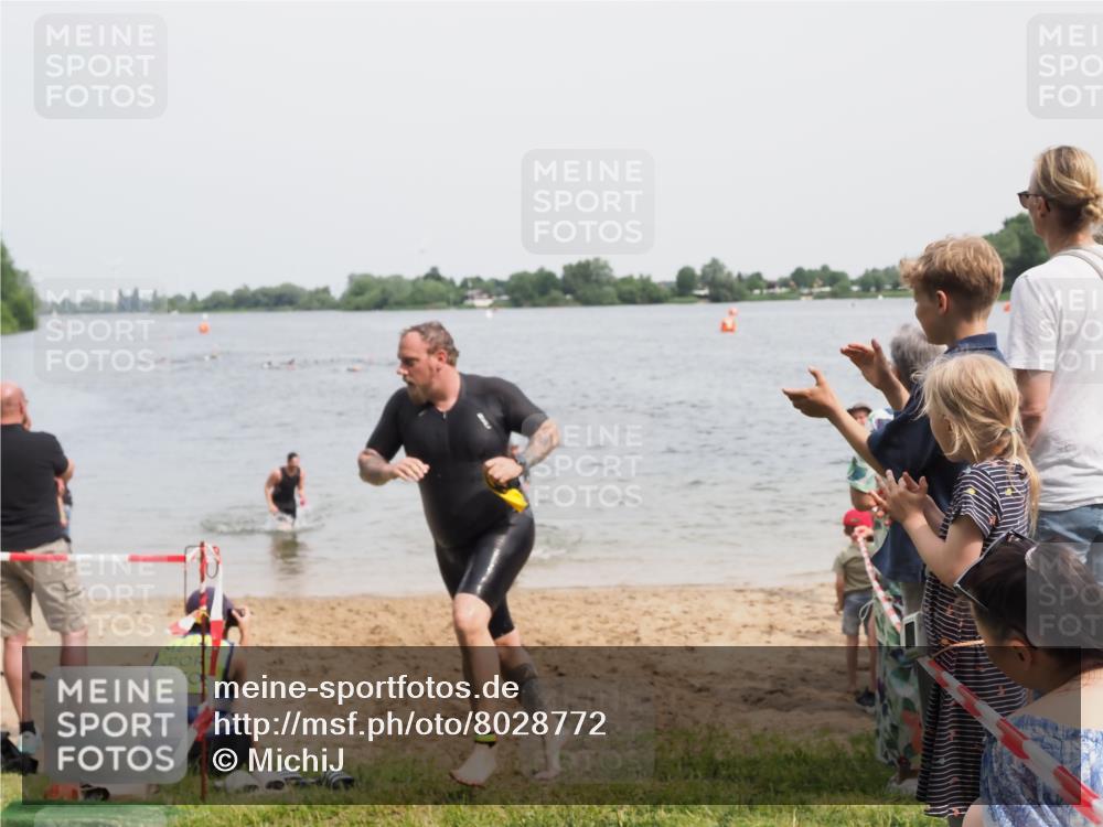 21.06.2025 - 27. Vierlanden-Triathlon MichiJ http://msf.ph/oto/8028772 15.06.2026 10:58:56 Schwimmen 706, 709, 760 meine-sportfotos.de