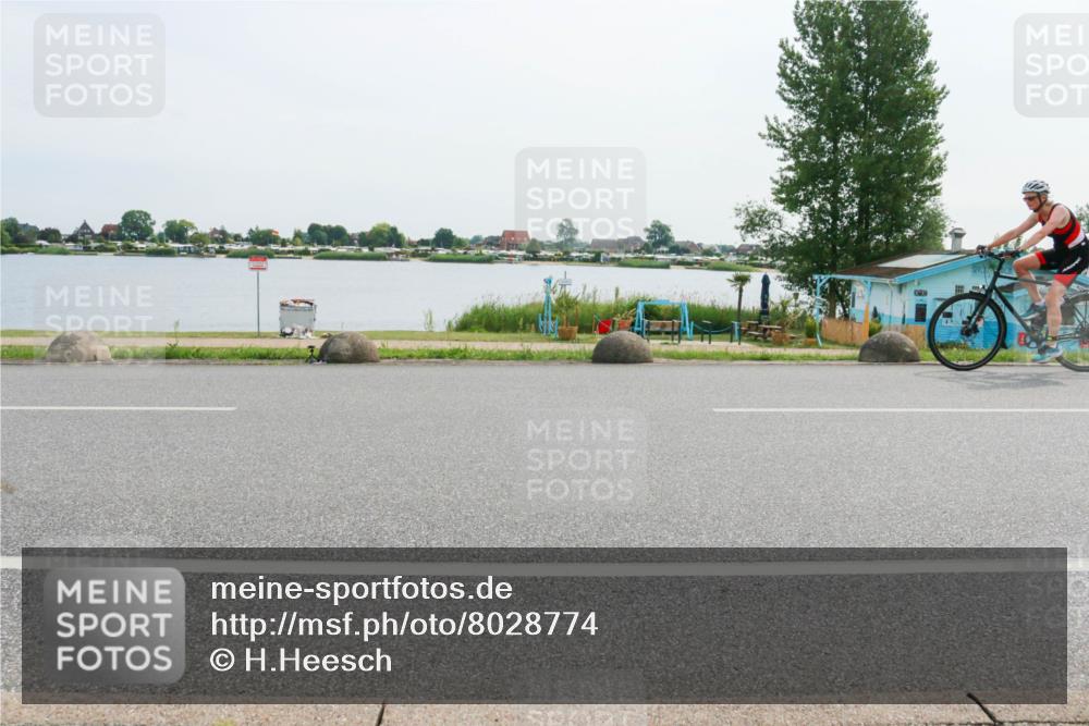 15.06.2025 - 27. Vierlanden-Triathlon H.Heesch http://msf.ph/oto/8028774 15.06.2025 10:29:00 Radfahren 104, 302, 313, 488 meine-sportfotos.de