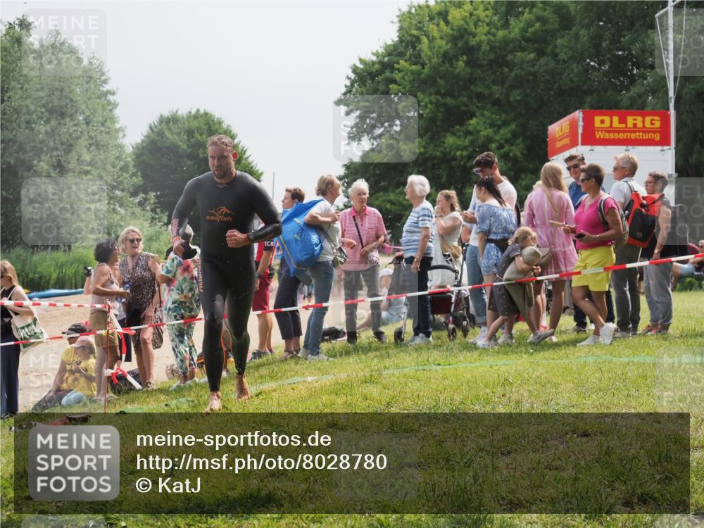 15.06.2025 - 27. Vierlanden-Triathlon KatJ http://msf.ph/oto/8028780 15.06.2025 11:03:55 Schwimmen 773 meine-sportfotos.de