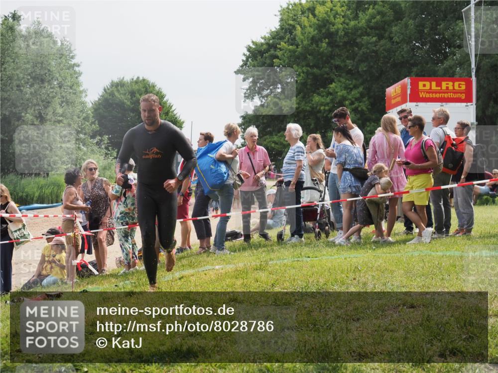 15.06.2025 - 27. Vierlanden-Triathlon KatJ http://msf.ph/oto/8028786 15.06.2025 11:03:55 Schwimmen 773 meine-sportfotos.de