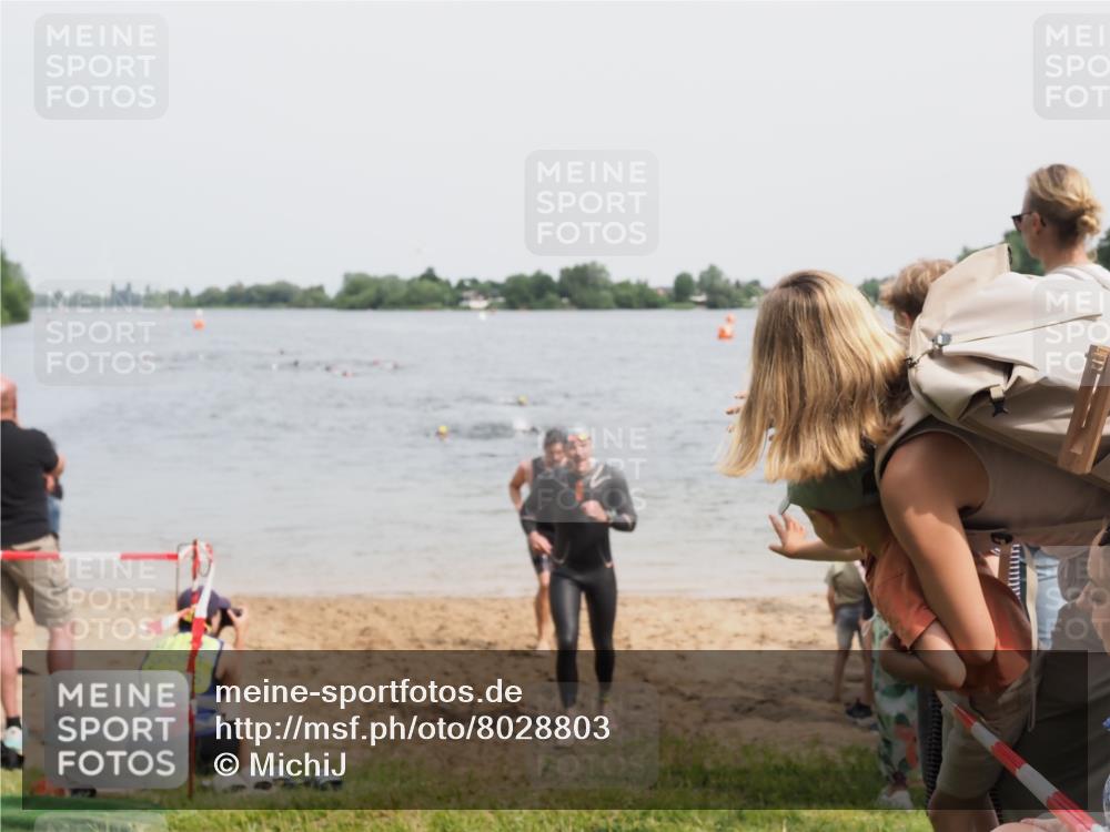 21.06.2025 - 27. Vierlanden-Triathlon MichiJ http://msf.ph/oto/8028803 15.06.2026 10:59:02 Schwimmen 706, 709, 760 meine-sportfotos.de