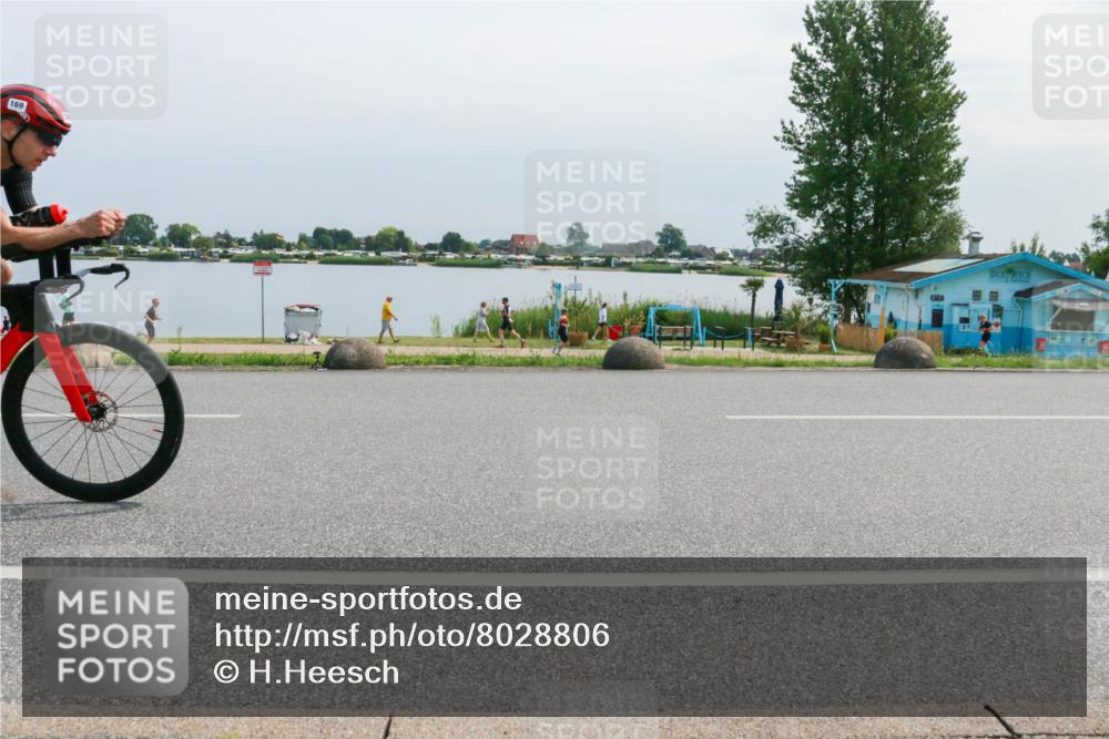 21.06.2025 - 27. Vierlanden-Triathlon H.Heesch http://msf.ph/oto/8028806 15.06.2025 11:25:31 Radfahren 143, 169, 233, 792, 888 meine-sportfotos.de