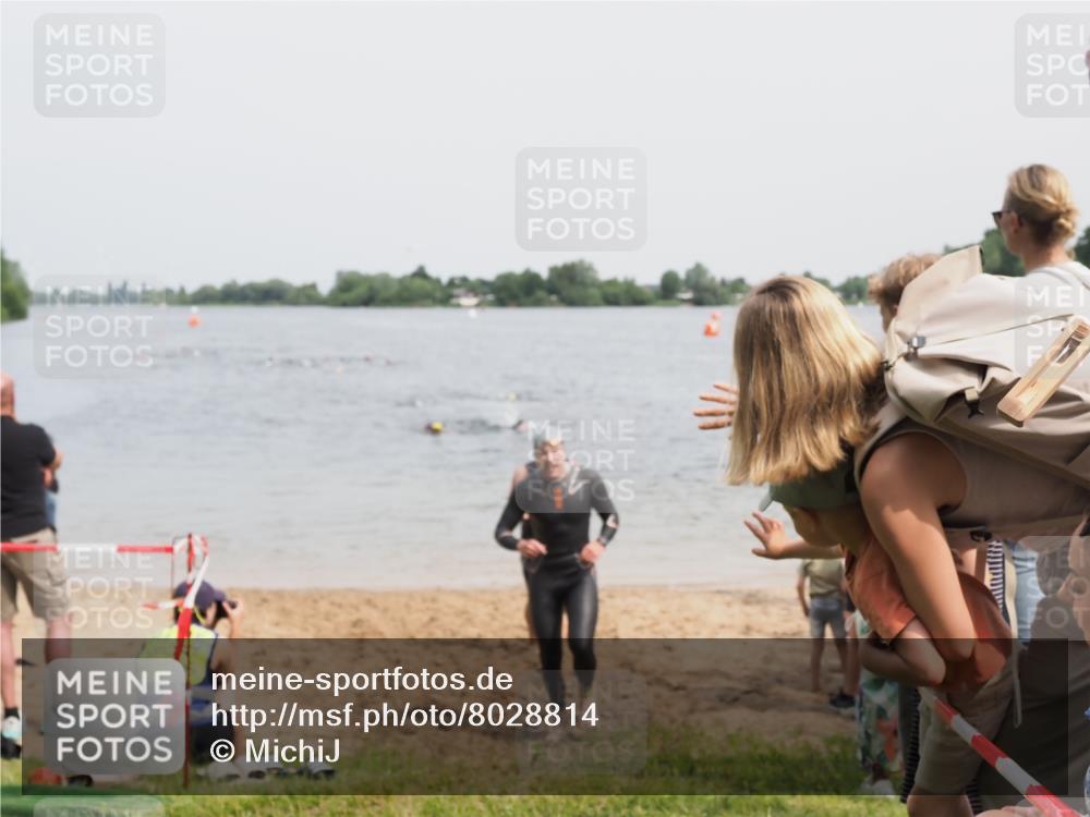 21.06.2025 - 27. Vierlanden-Triathlon MichiJ http://msf.ph/oto/8028814 15.06.2026 10:59:02 Schwimmen 706, 709, 760 meine-sportfotos.de