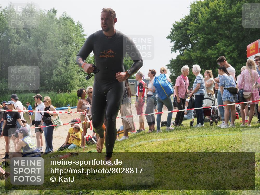15.06.2025 - 27. Vierlanden-Triathlon KatJ http://msf.ph/oto/8028817 15.06.2025 11:03:56 Schwimmen 773 meine-sportfotos.de