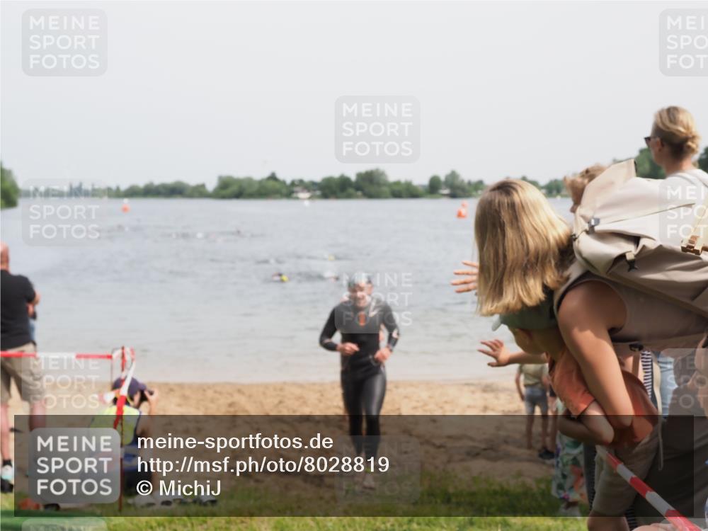 21.06.2025 - 27. Vierlanden-Triathlon MichiJ http://msf.ph/oto/8028819 15.06.2026 10:59:03 Schwimmen 706, 709, 760 meine-sportfotos.de