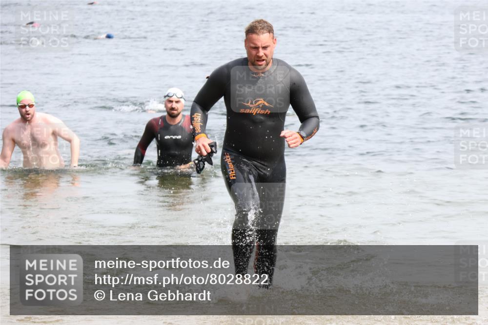 15.06.2025 - 27. Vierlanden-Triathlon Lena Gebhardt http://msf.ph/oto/8028822 15.06.2025 11:03:47 Schwimmen 773, 822 meine-sportfotos.de