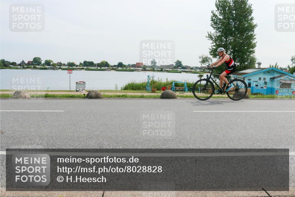 15.06.2025 - 27. Vierlanden-Triathlon H.Heesch http://msf.ph/oto/8028828 15.06.2025 10:29:00 Radfahren 104, 302, 313, 488 meine-sportfotos.de