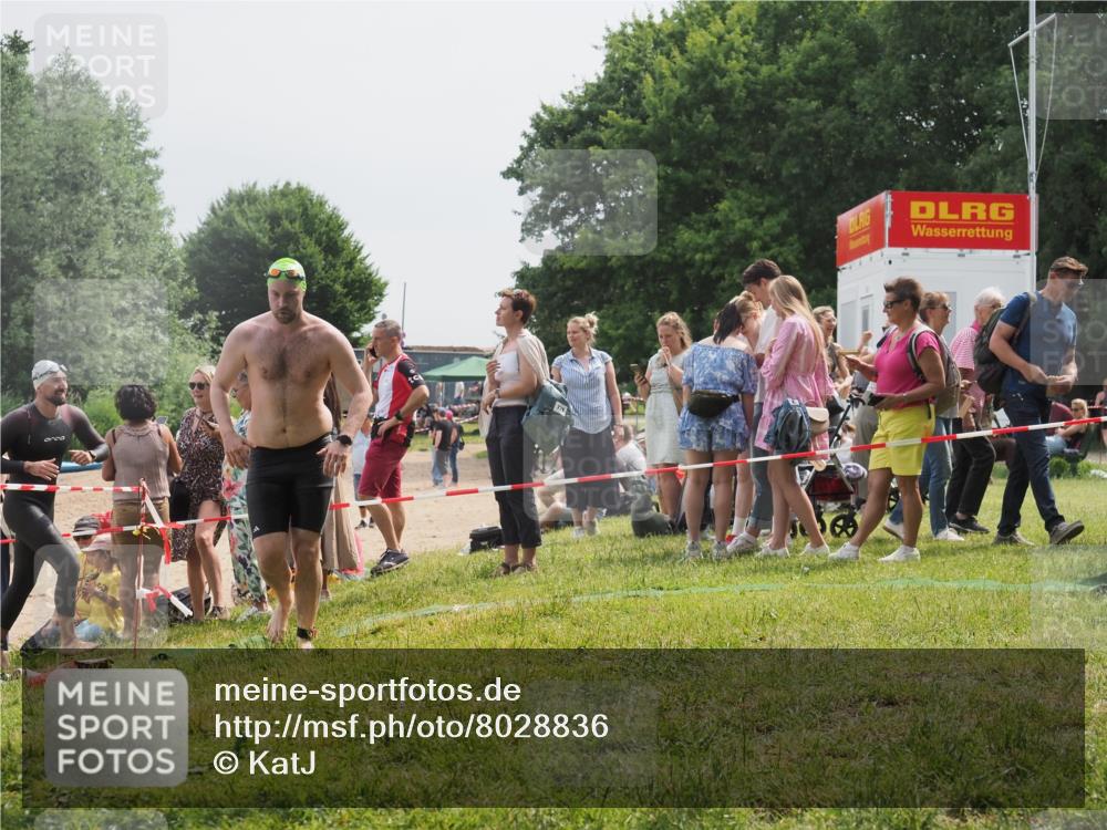 15.06.2025 - 27. Vierlanden-Triathlon KatJ http://msf.ph/oto/8028836 15.06.2025 11:04:04 Schwimmen 663, 729, 754, 773 meine-sportfotos.de