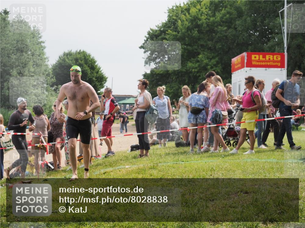 15.06.2025 - 27. Vierlanden-Triathlon KatJ http://msf.ph/oto/8028838 15.06.2025 11:04:04 Schwimmen 663, 729, 754, 773 meine-sportfotos.de