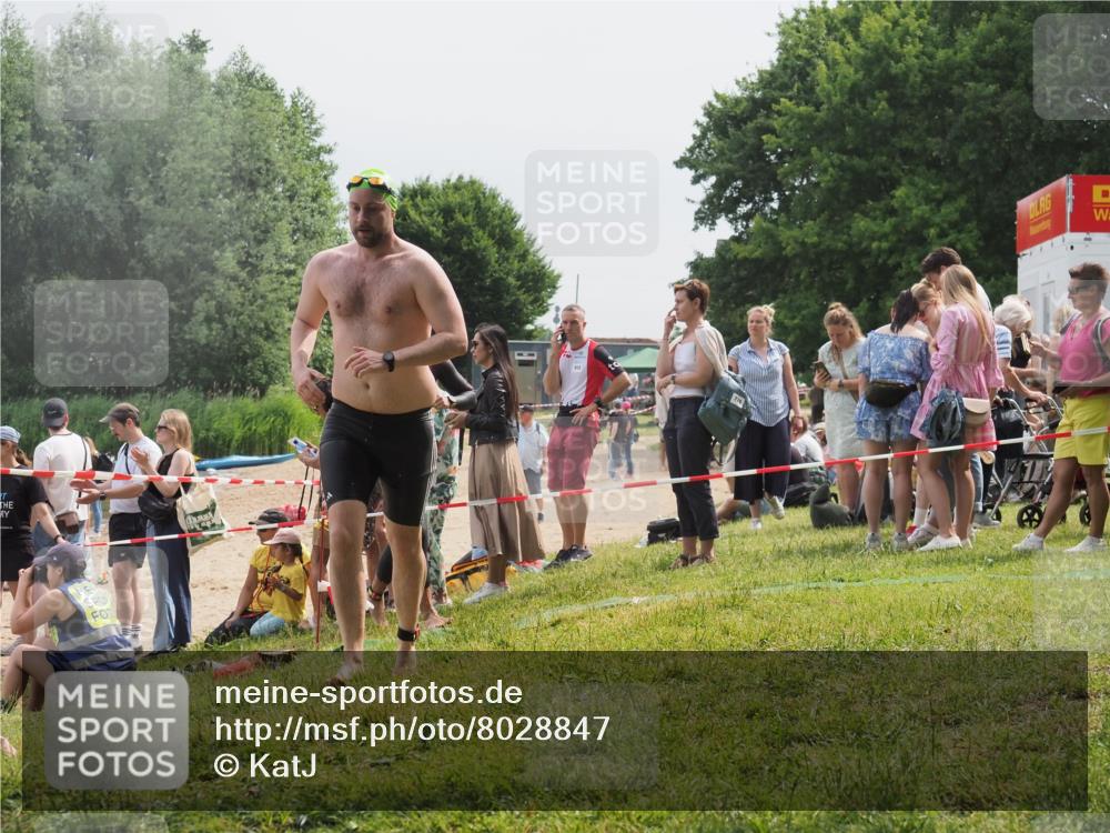 15.06.2025 - 27. Vierlanden-Triathlon KatJ http://msf.ph/oto/8028847 15.06.2025 11:04:05 Schwimmen 663, 729, 754 meine-sportfotos.de