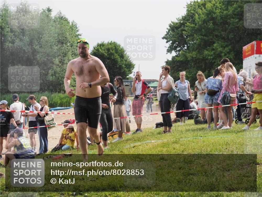 15.06.2025 - 27. Vierlanden-Triathlon KatJ http://msf.ph/oto/8028853 15.06.2025 11:04:05 Schwimmen 663, 729, 754 meine-sportfotos.de