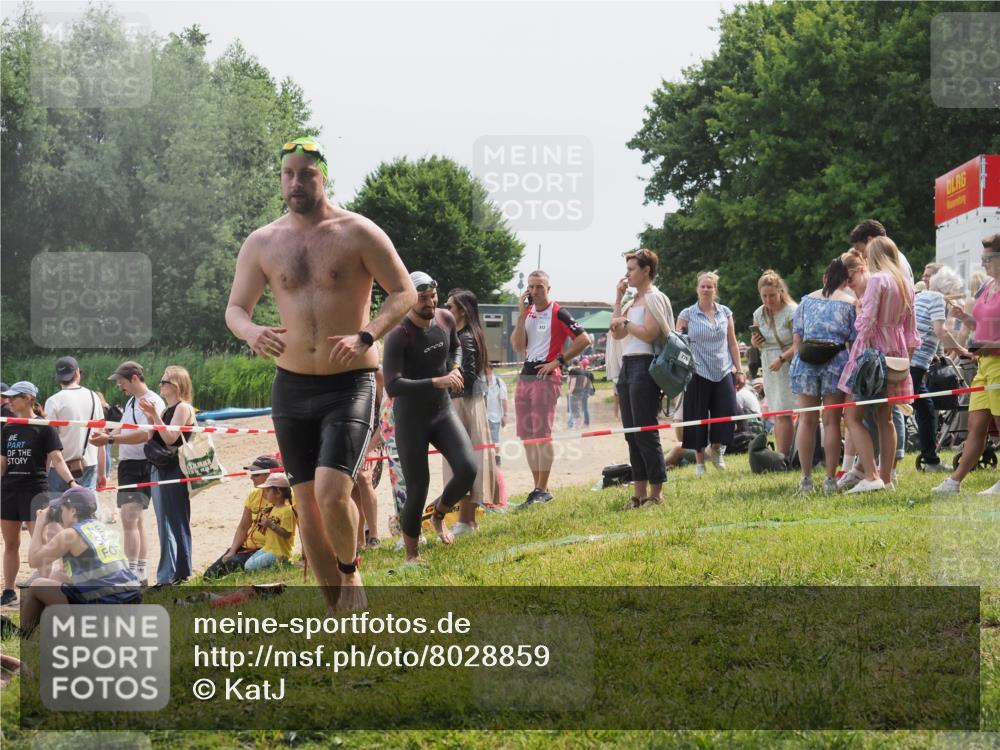 15.06.2025 - 27. Vierlanden-Triathlon KatJ http://msf.ph/oto/8028859 15.06.2025 11:04:05 Schwimmen 663, 729, 754 meine-sportfotos.de