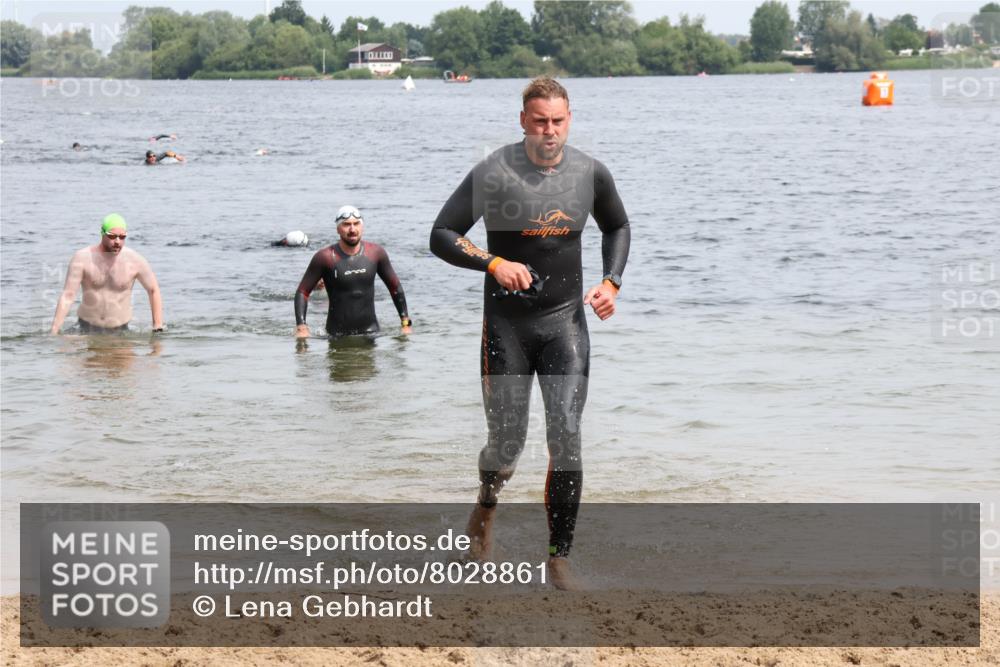 15.06.2025 - 27. Vierlanden-Triathlon Lena Gebhardt http://msf.ph/oto/8028861 15.06.2025 11:03:49 Schwimmen 773 meine-sportfotos.de