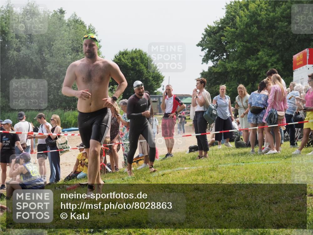 15.06.2025 - 27. Vierlanden-Triathlon KatJ http://msf.ph/oto/8028863 15.06.2025 11:04:05 Schwimmen 663, 729, 754 meine-sportfotos.de