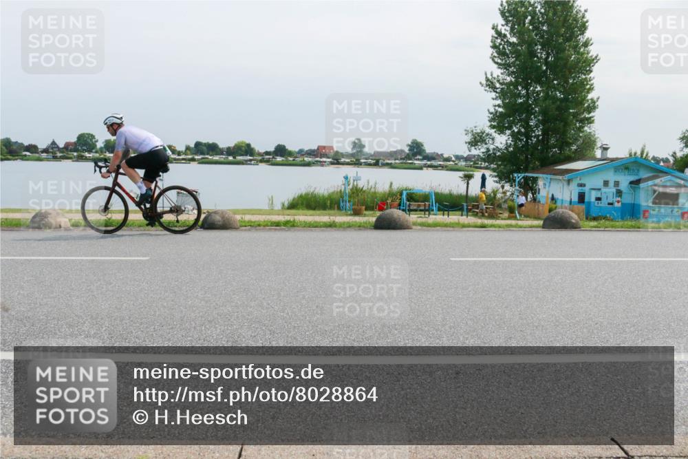 21.06.2025 - 27. Vierlanden-Triathlon H.Heesch http://msf.ph/oto/8028864 15.06.2025 11:25:47 Radfahren 219, 655 meine-sportfotos.de