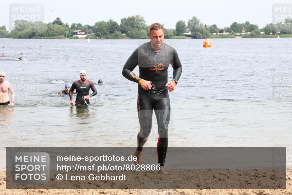 15.06.2025 - 27. Vierlanden-Triathlon Lena Gebhardt http://msf.ph/oto/8028866 15.06.2025 11:03:49 Schwimmen 773 meine-sportfotos.de