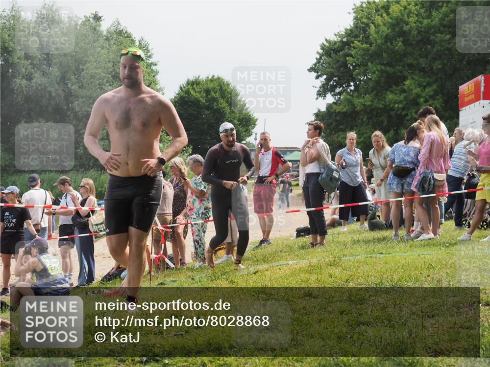 15.06.2025 - 27. Vierlanden-Triathlon KatJ http://msf.ph/oto/8028868 15.06.2025 11:04:05 Schwimmen 663, 729, 754 meine-sportfotos.de