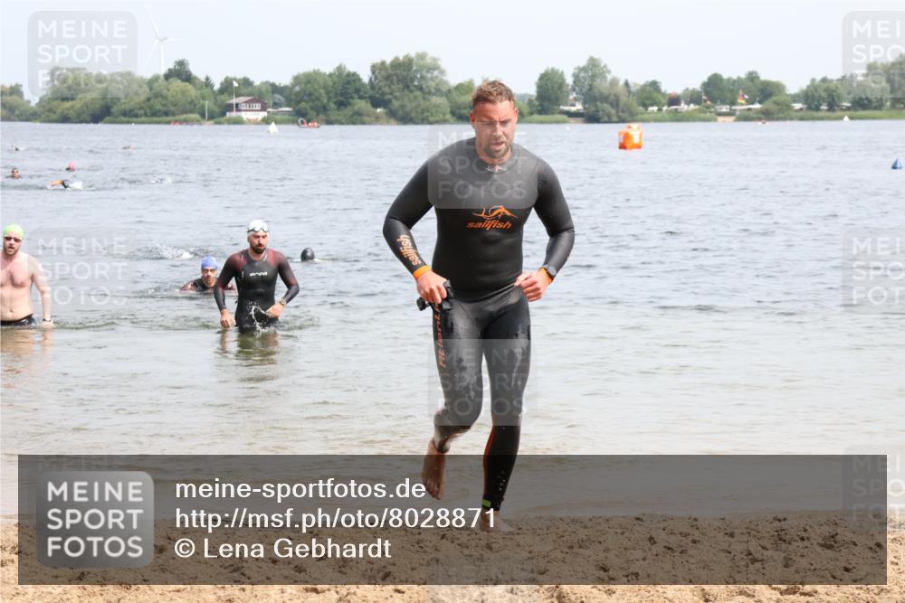 15.06.2025 - 27. Vierlanden-Triathlon Lena Gebhardt http://msf.ph/oto/8028871 15.06.2025 11:03:49 Schwimmen 773 meine-sportfotos.de