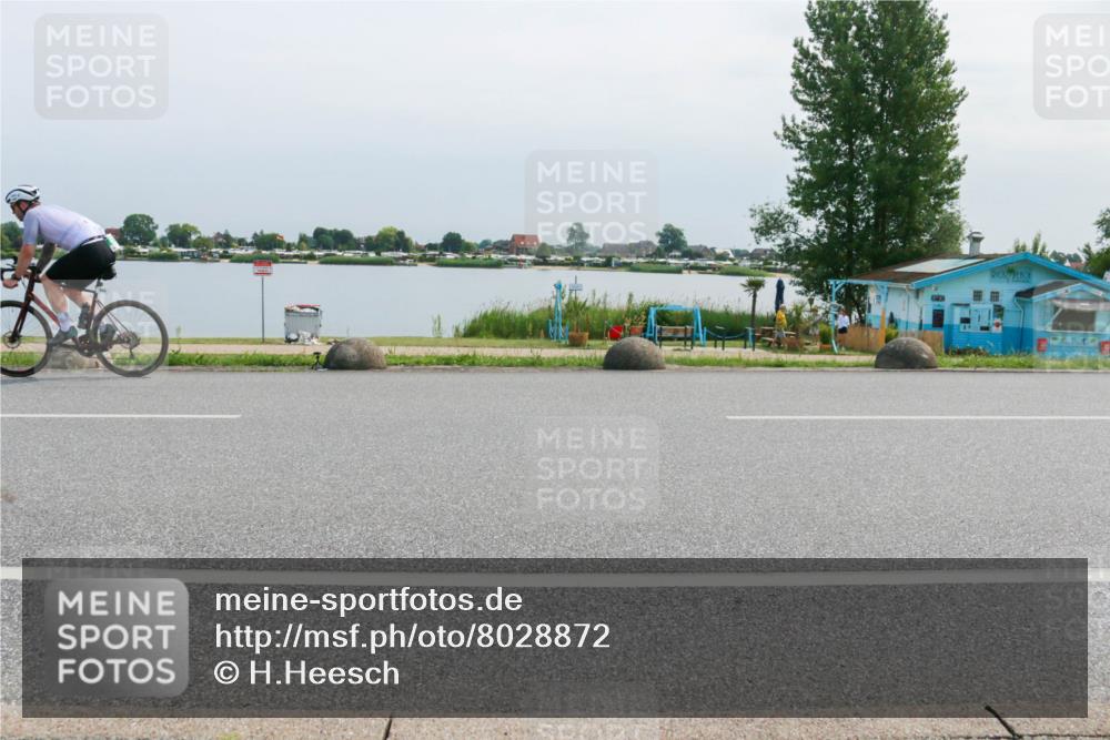 21.06.2025 - 27. Vierlanden-Triathlon H.Heesch http://msf.ph/oto/8028872 15.06.2025 11:25:48 Radfahren 655 meine-sportfotos.de