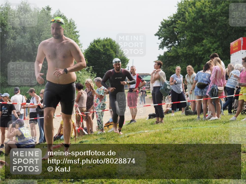 15.06.2025 - 27. Vierlanden-Triathlon KatJ http://msf.ph/oto/8028874 15.06.2025 11:04:05 Schwimmen 663, 729, 754 meine-sportfotos.de