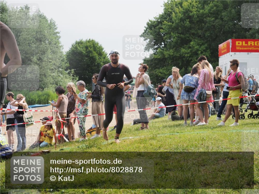 15.06.2025 - 27. Vierlanden-Triathlon KatJ http://msf.ph/oto/8028878 15.06.2025 11:04:06 Schwimmen 663, 729, 754 meine-sportfotos.de