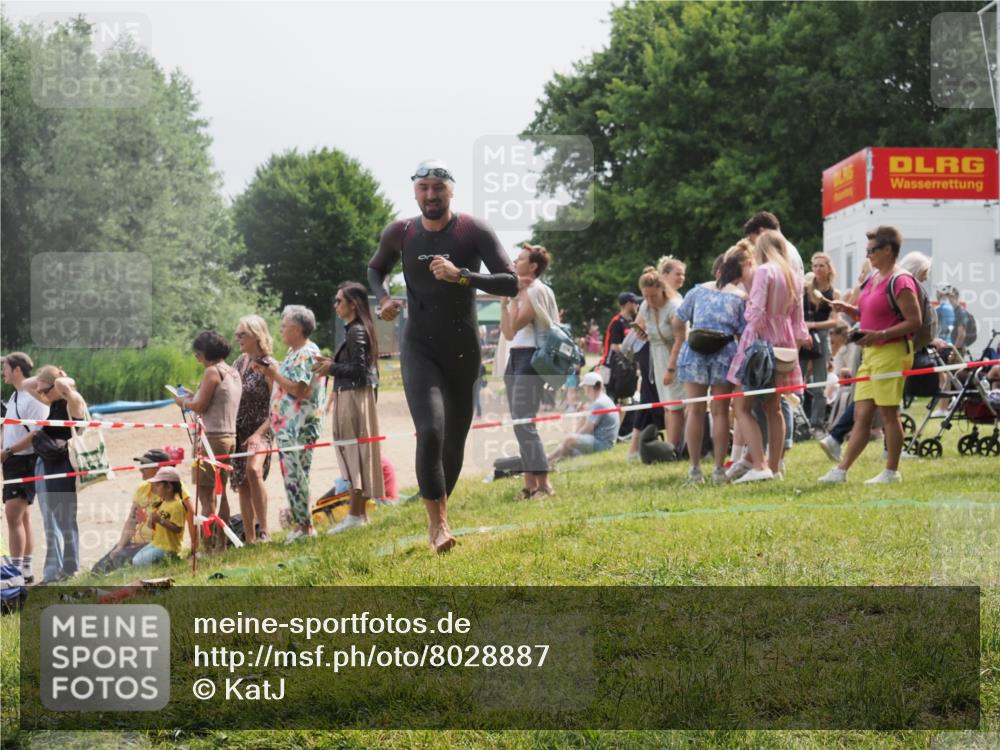 15.06.2025 - 27. Vierlanden-Triathlon KatJ http://msf.ph/oto/8028887 15.06.2025 11:04:06 Schwimmen 663, 729, 754 meine-sportfotos.de
